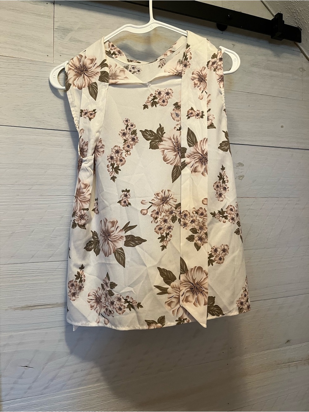 SHEIN White Floral Tie-Neck Sleeveless Top